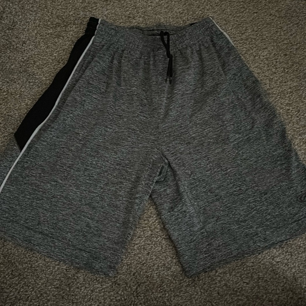 2/$25 Rawlings Men’s size small shorts